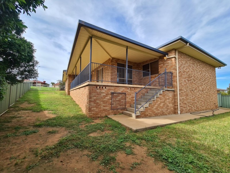 10 Glenburnie Close, Parkes NSW 2870