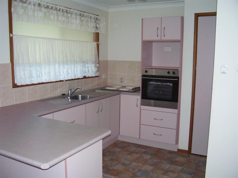 9 BOWDITCH CRES, Parkes NSW 2870