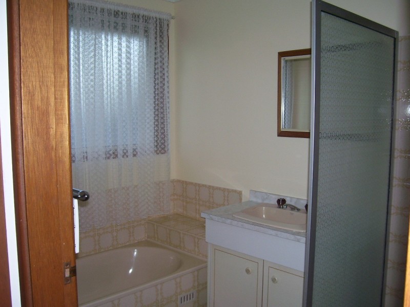 9 BOWDITCH CRES, Parkes NSW 2870