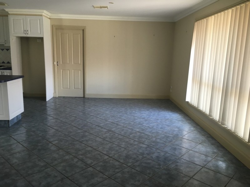 2/44 Brolgan Road, Parkes NSW 2870