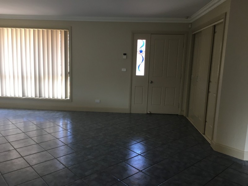 2/44 Brolgan Road, Parkes NSW 2870