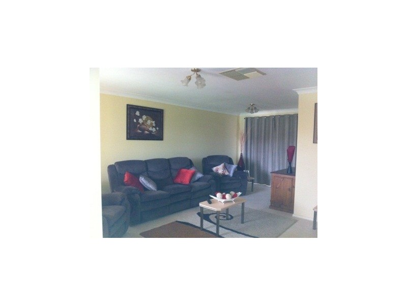 28 EBELINA CRS, Parkes NSW 2870