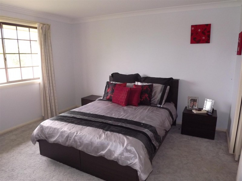 8 Monica Close, Parkes NSW 2870