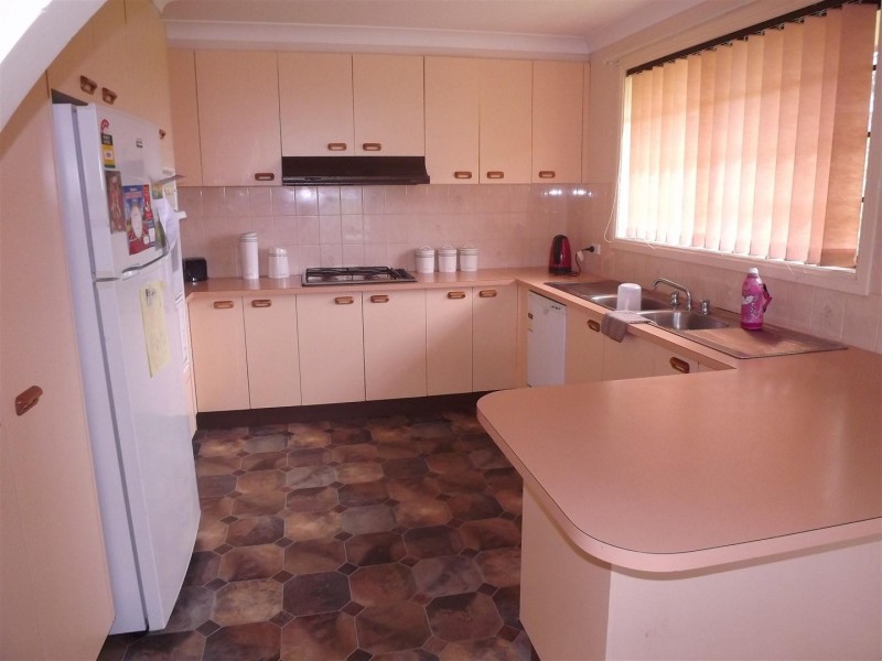 8 Monica Close, Parkes NSW 2870