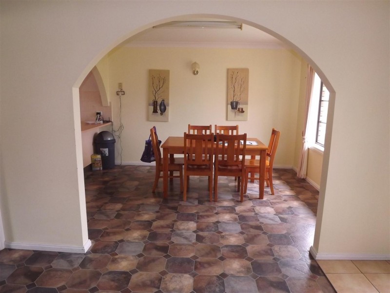 8 Monica Close, Parkes NSW 2870