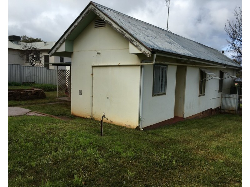 16 Gallop Avenue, Parkes NSW 2870