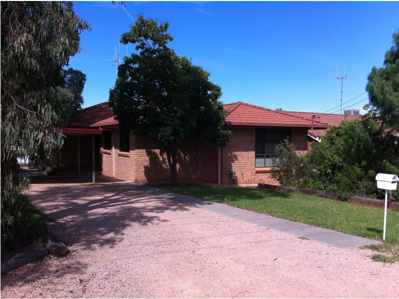 2 Lotus Place, Parkes NSW 2870