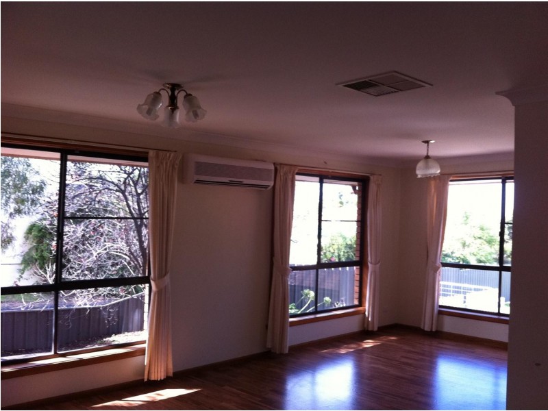 2 Lotus Place, Parkes NSW 2870