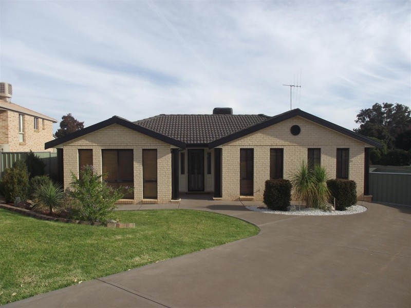 20 Glenburnie Close, Parkes NSW 2870