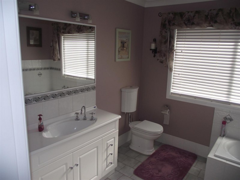 20 Glenburnie Close, Parkes NSW 2870