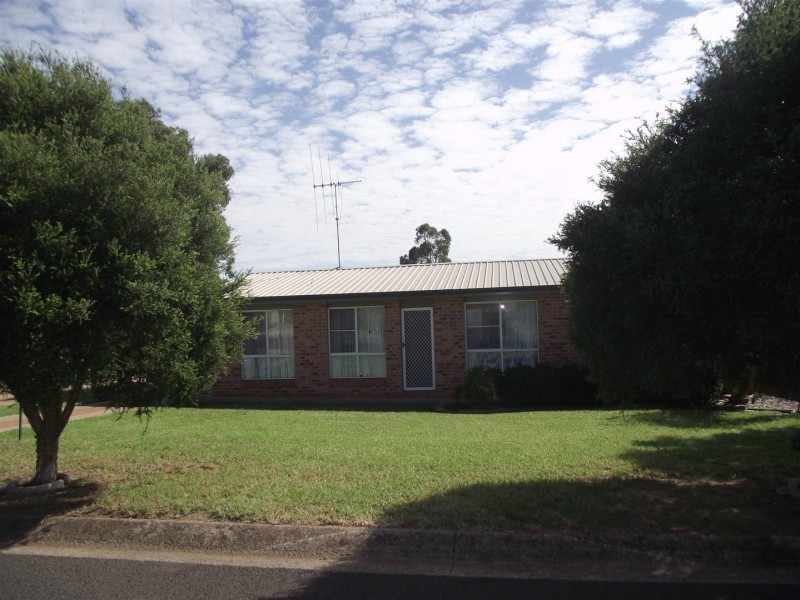 16 Georgefield Drive, Parkes NSW 2870
