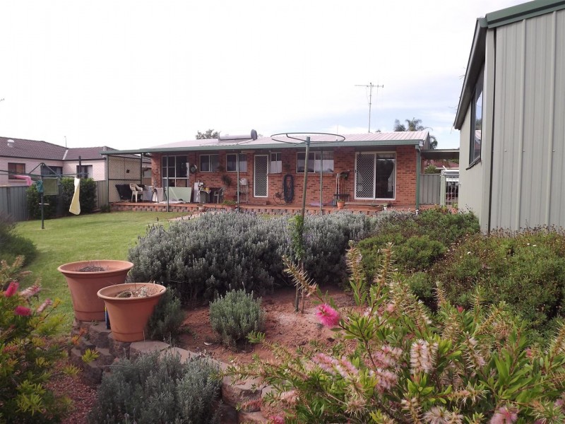 16 Georgefield Drive, Parkes NSW 2870