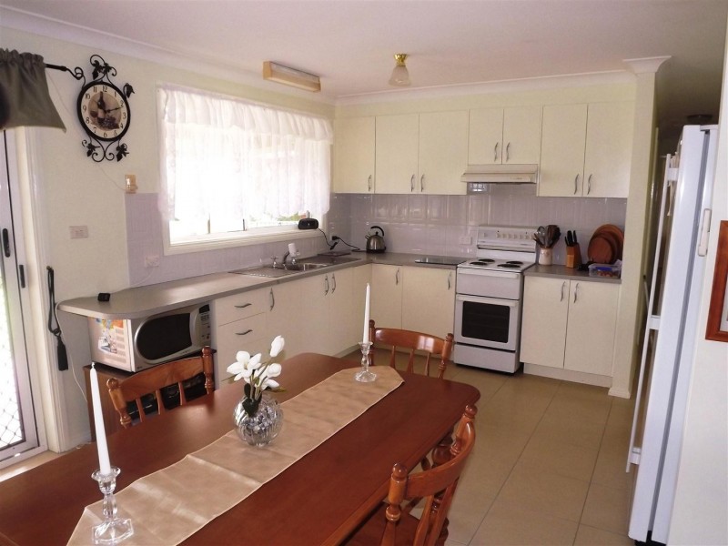 16 Georgefield Drive, Parkes NSW 2870