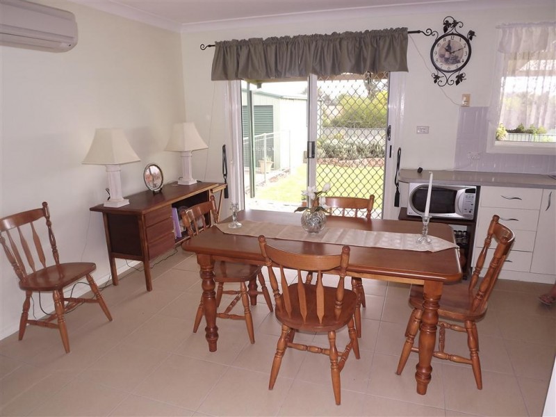 16 Georgefield Drive, Parkes NSW 2870
