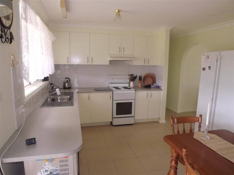 16 Georgefield Drive, Parkes NSW 2870
