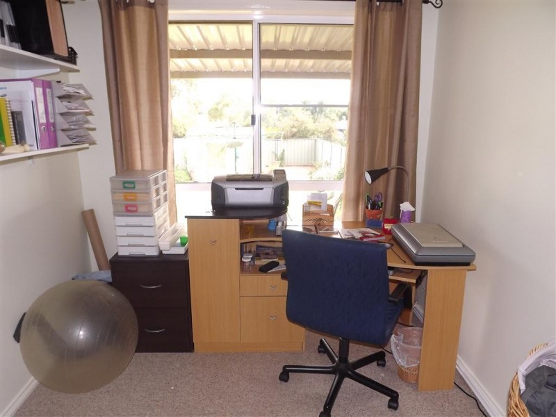 16 Georgefield Drive, Parkes NSW 2870