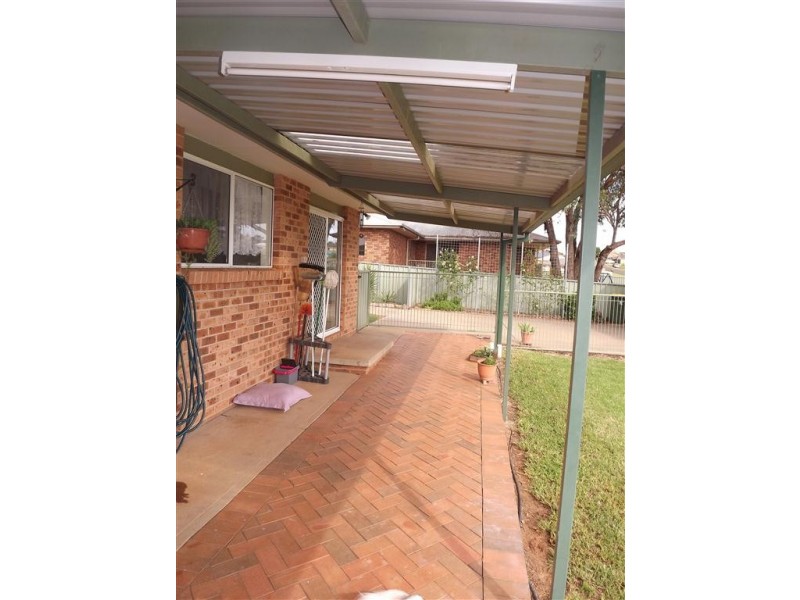 16 Georgefield Drive, Parkes NSW 2870