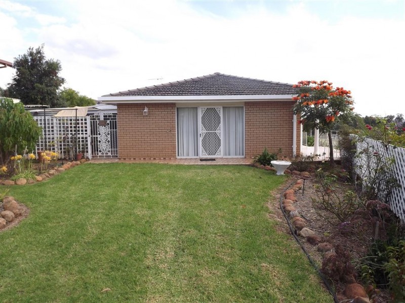 49 Barton Street, Parkes NSW 2870