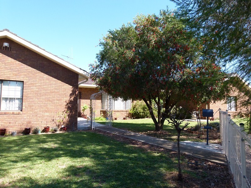 8-10 Palmer Cres., Forbes NSW 2871