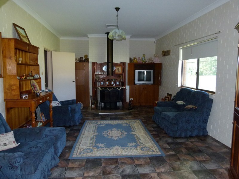 8-10 Palmer Cres., Forbes NSW 2871