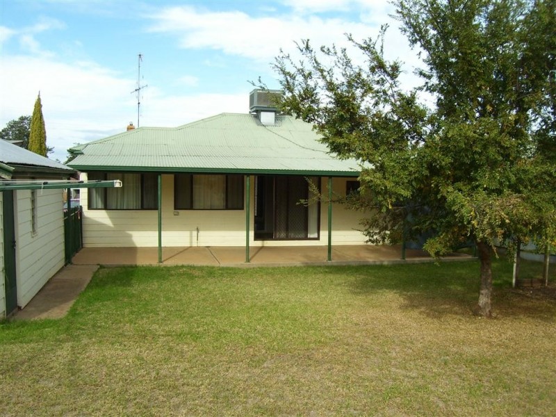 24 Pearce Street, Parkes NSW 2870