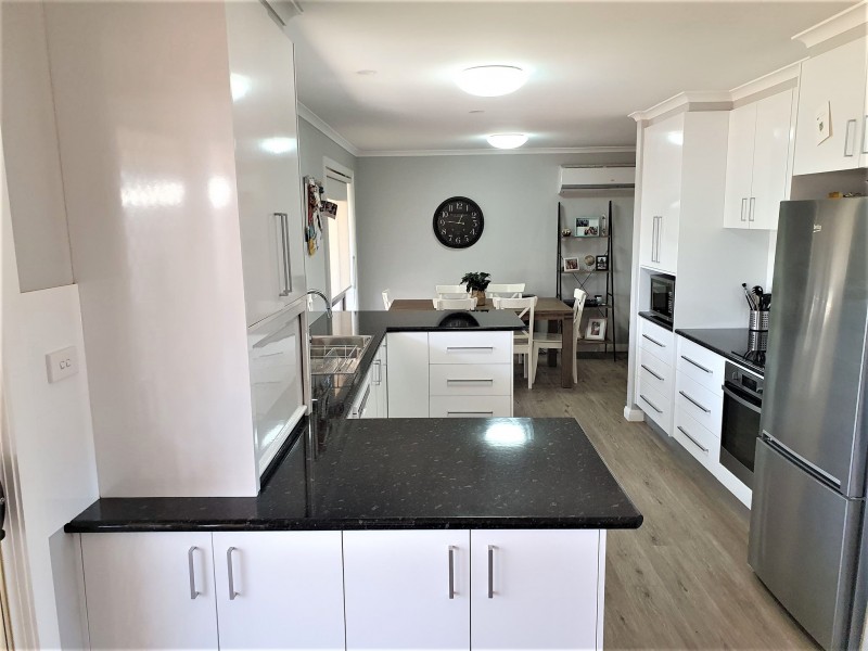 2 Friendship Place, Parkes NSW 2870