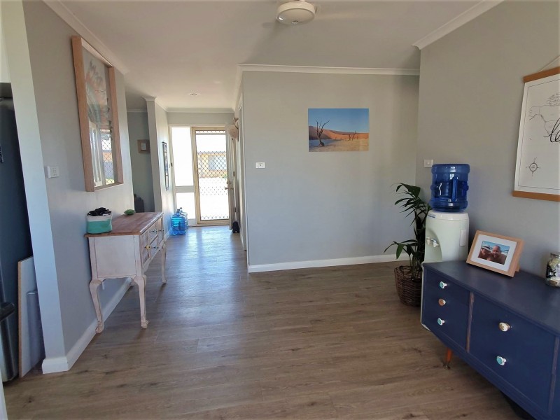 2 Friendship Place, Parkes NSW 2870