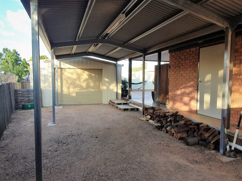 2 Friendship Place, Parkes NSW 2870