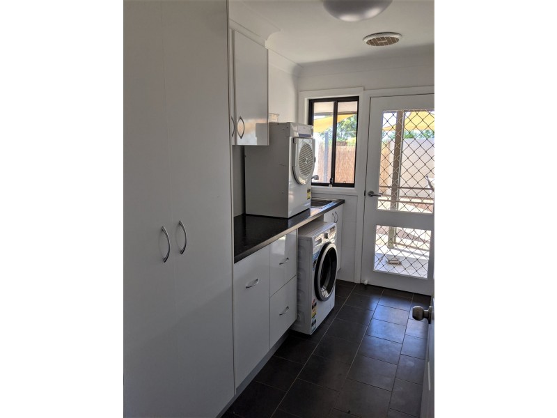 2 Friendship Place, Parkes NSW 2870