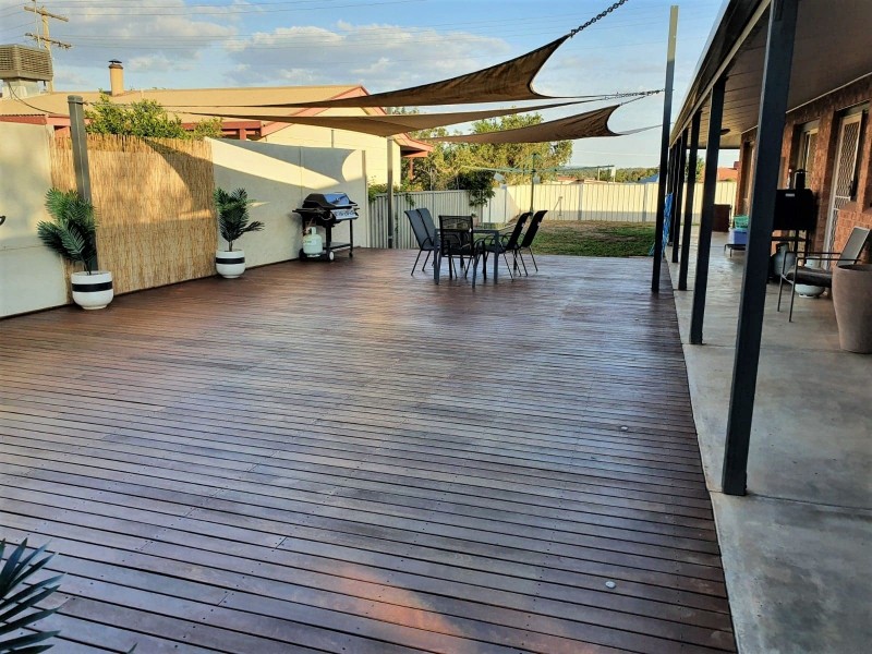 2 Friendship Place, Parkes NSW 2870