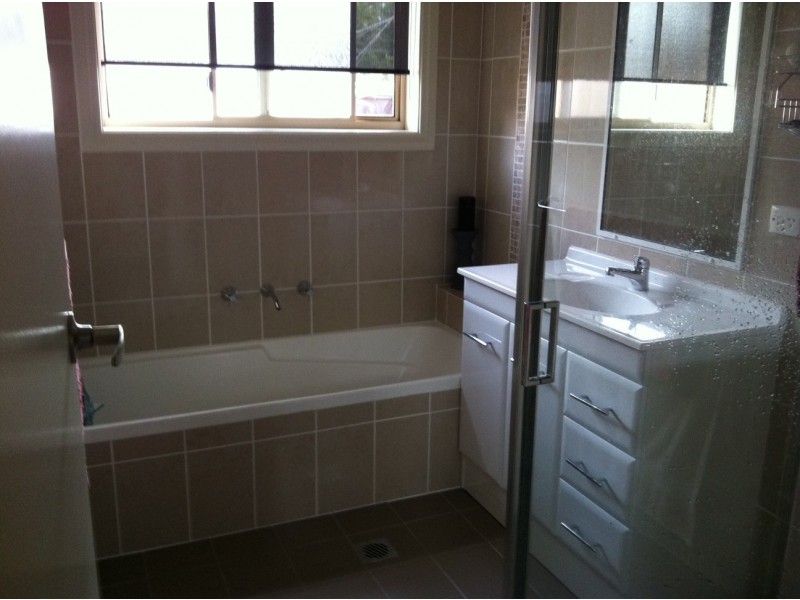 6 Endeavor Place, Parkes NSW 2870