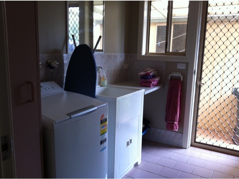 6 Endeavor Place, Parkes NSW 2870