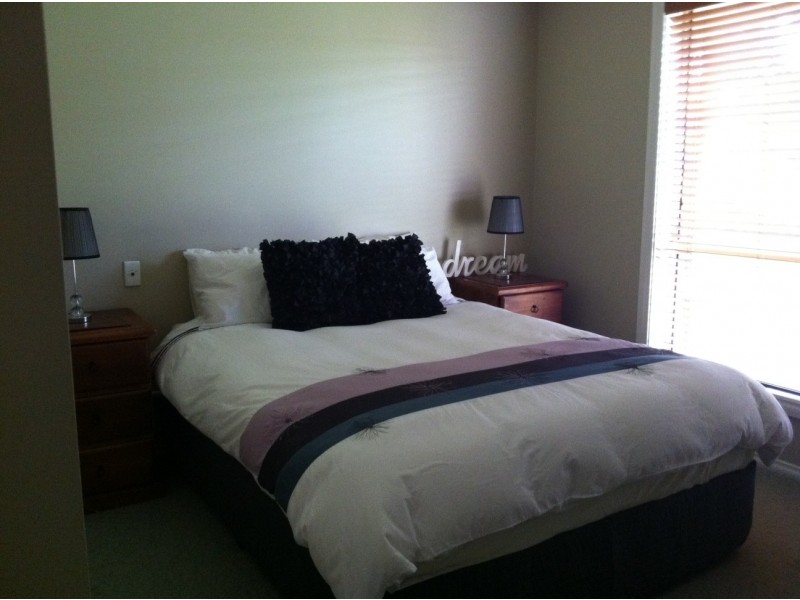 6 Endeavor Place, Parkes NSW 2870