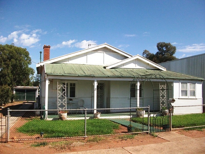 2 Harding Ave, Condobolin NSW 2877