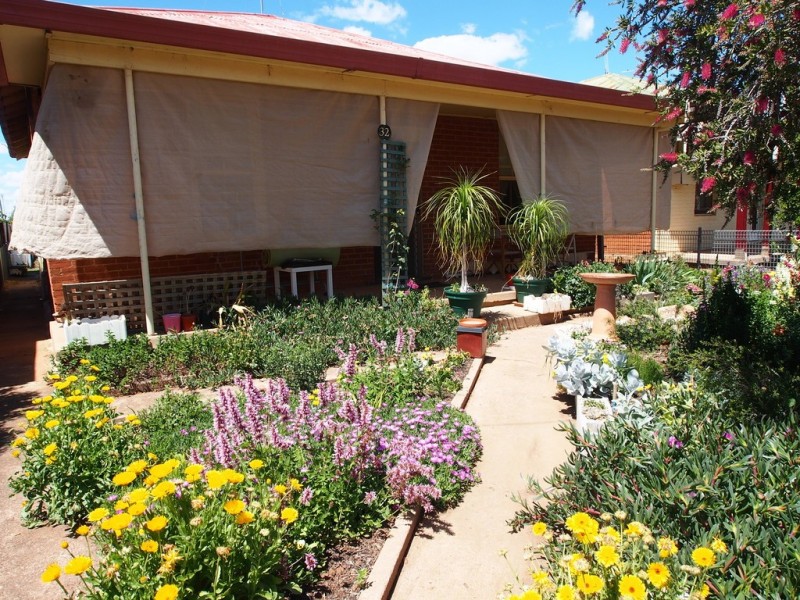 32 Nanima Street, Eugowra NSW 2806