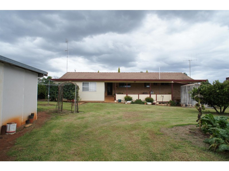 4 King Street, Yeoval NSW 2868
