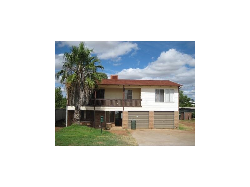 17 MCGREGOR ST, Condobolin NSW 2877