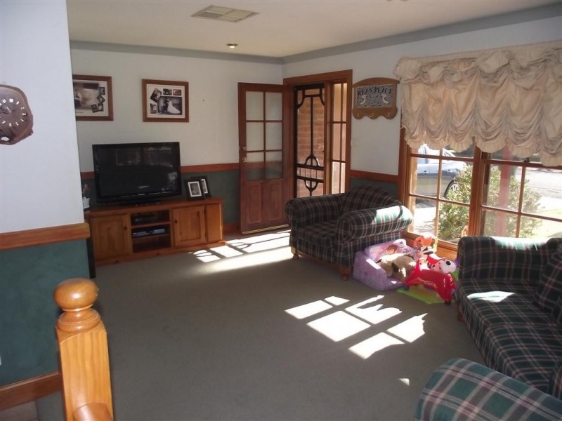 5 Christina Close, Parkes NSW 2870