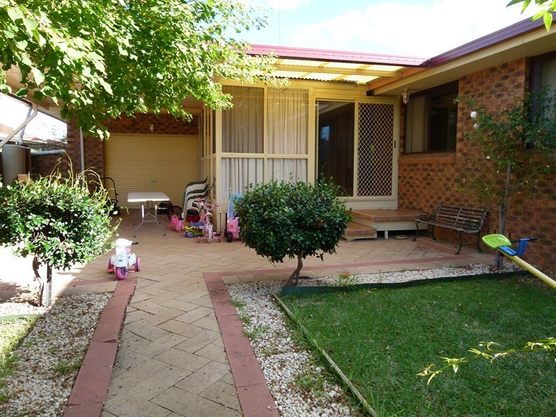13 Wyndham Ave., Forbes NSW 2871