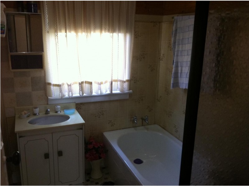 18 Caswell Street, Peak Hill NSW 2869