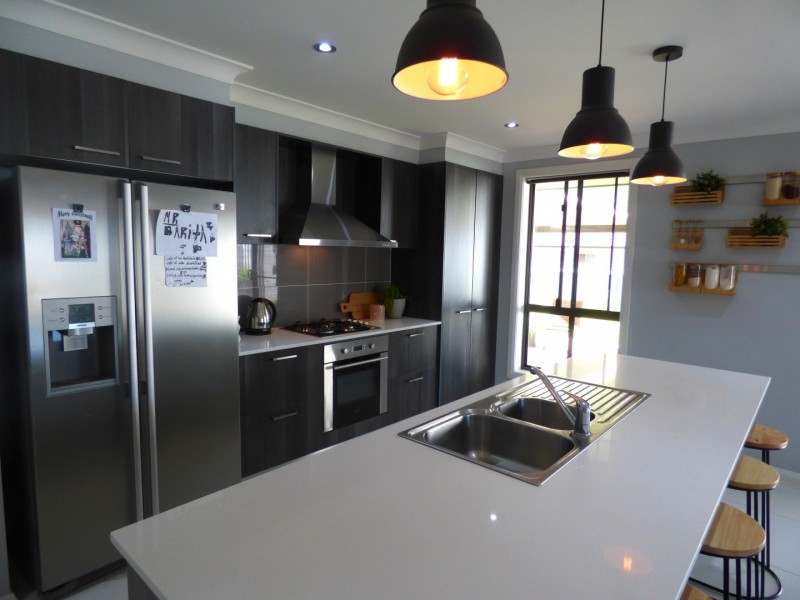 5 Mossgiel Close, Parkes NSW 2870
