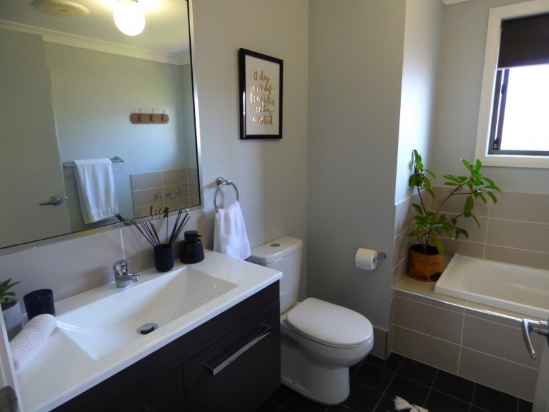 5 Mossgiel Close, Parkes NSW 2870