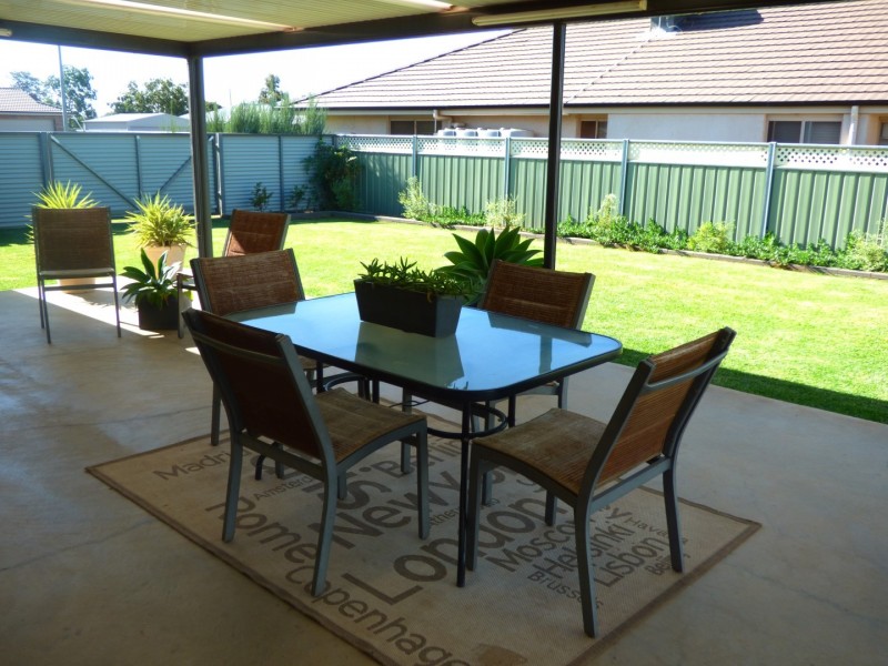 5 Mossgiel Close, Parkes NSW 2870