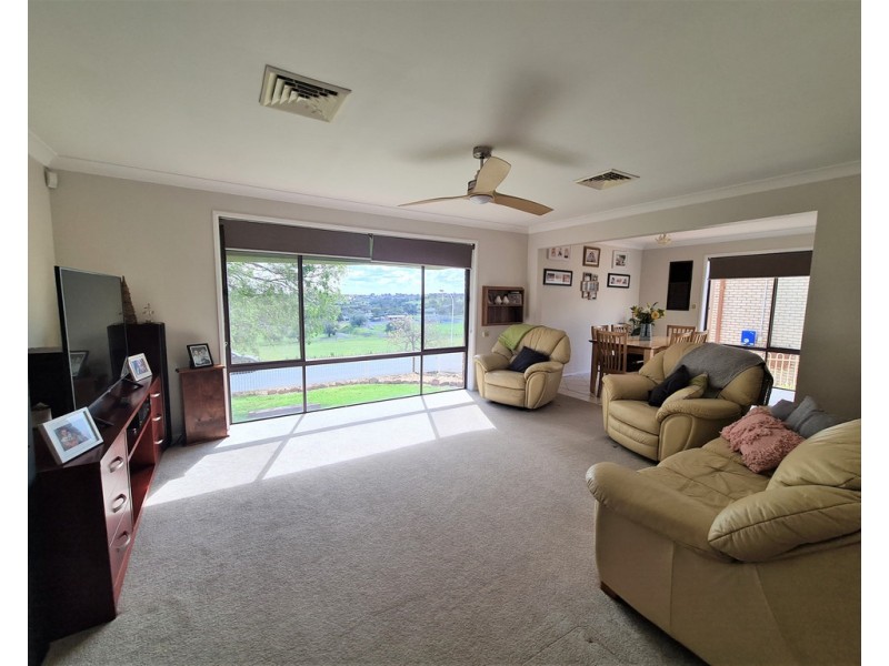 73 East Street, Parkes NSW 2870
