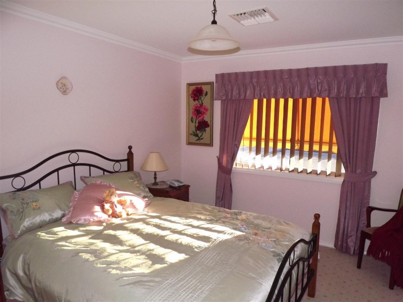 29 Glenburnie Close, Parkes NSW 2870