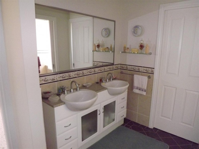 29 Glenburnie Close, Parkes NSW 2870