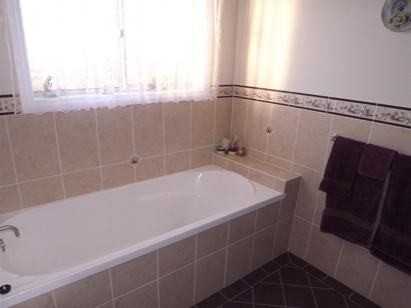 29 Glenburnie Close, Parkes NSW 2870