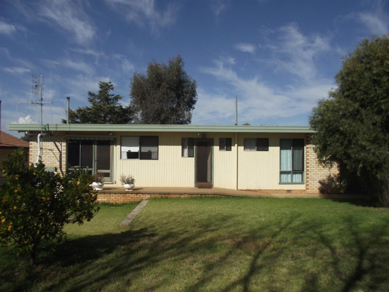34 Molong Road, Parkes NSW 2870