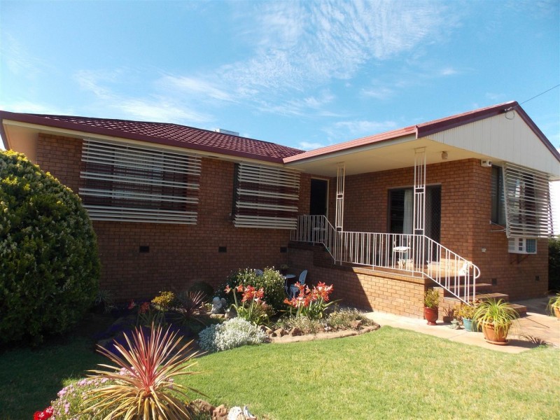 9 Middleton Street, Parkes NSW 2870