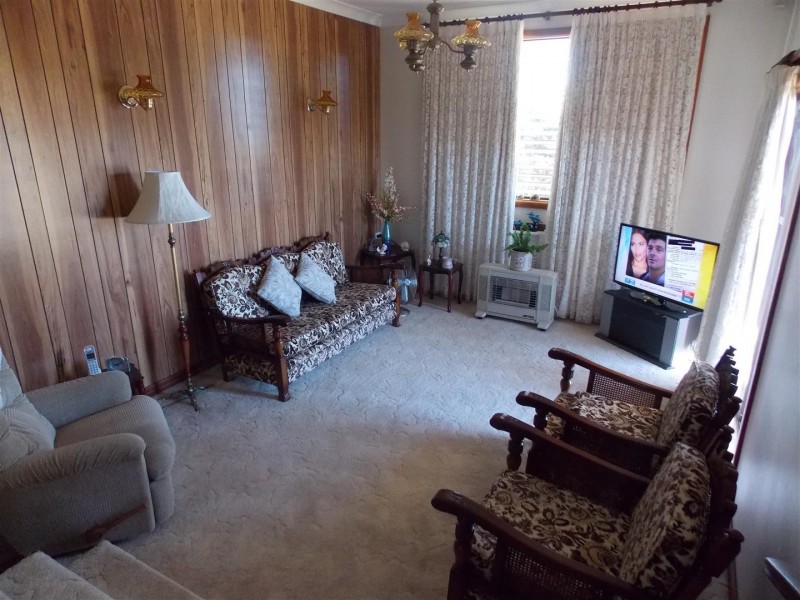 9 Middleton Street, Parkes NSW 2870